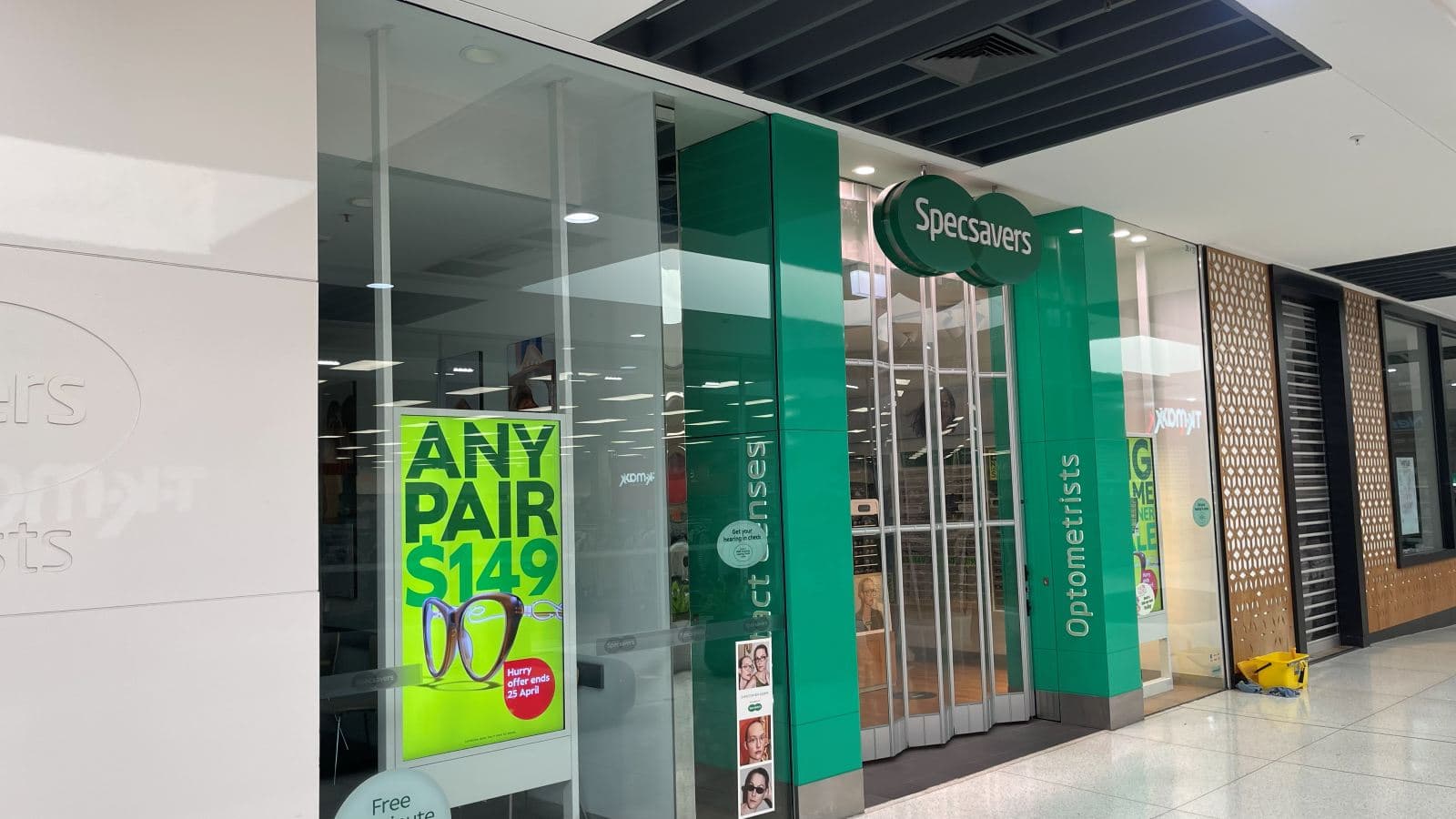 Cleaned shopfront glass at a North Rocks optometrist